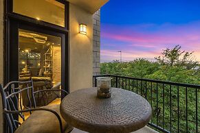 Penthouse With Mountain Views in Heart of Old Town