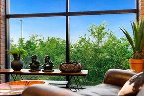 Penthouse With Mountain Views in Heart of Old Town