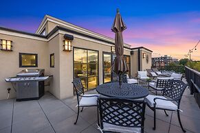 Penthouse With Mountain Views in Heart of Old Town