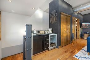 Penthouse With Mountain Views in Heart of Old Town