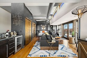 Penthouse With Mountain Views in Heart of Old Town