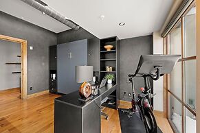 Penthouse With Mountain Views in Heart of Old Town