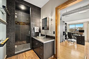 Penthouse With Mountain Views in Heart of Old Town