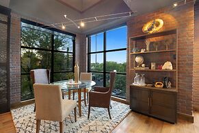 Penthouse With Mountain Views in Heart of Old Town