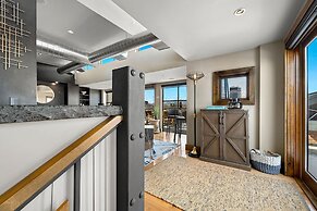 Penthouse With Mountain Views in Heart of Old Town