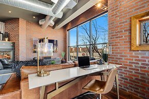 Penthouse With Mountain Views in Heart of Old Town