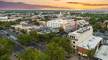 Penthouse With Mountain Views in Heart of Old Town