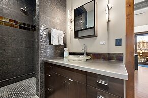 Penthouse With Mountain Views in Heart of Old Town