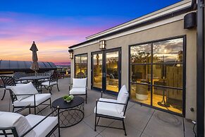 Penthouse With Mountain Views in Heart of Old Town