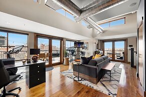 Penthouse With Mountain Views in Heart of Old Town