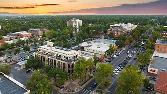 Penthouse With Mountain Views in Heart of Old Town