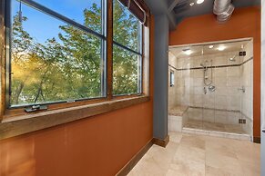 Penthouse With Mountain Views in Heart of Old Town