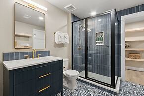 Decked Out Sunset Views, Fire Pit & Fenced Yard