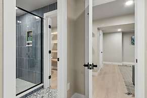 Decked Out Sunset Views, Fire Pit & Fenced Yard