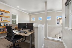 Decked Out Sunset Views, Fire Pit & Fenced Yard