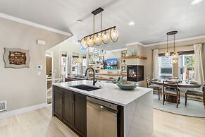 Decked Out Sunset Views, Fire Pit & Fenced Yard