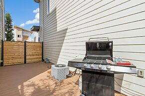 Decked Out Sunset Views, Fire Pit & Fenced Yard