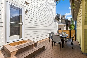 Decked Out Sunset Views, Fire Pit & Fenced Yard
