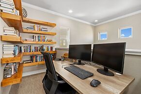 Decked Out Sunset Views, Fire Pit & Fenced Yard