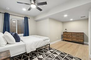 Decked Out Sunset Views, Fire Pit & Fenced Yard