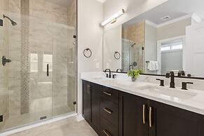 Decked Out Sunset Views, Fire Pit & Fenced Yard