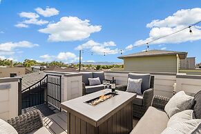 Decked Out Sunset Views, Fire Pit & Fenced Yard