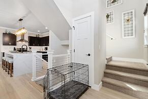 Decked Out Sunset Views, Fire Pit & Fenced Yard