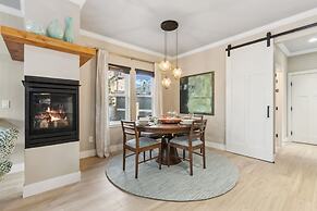 Decked Out Sunset Views, Fire Pit & Fenced Yard