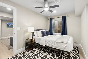 Decked Out Sunset Views, Fire Pit & Fenced Yard