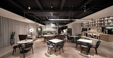 Wanda Moments Nanjing South Railway St.