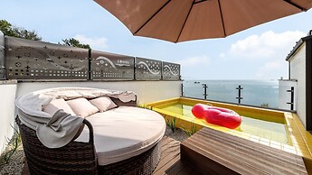 Namhae Orosy Bada Pool Villa & Pension