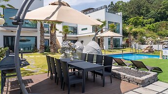 Namhae Orosy Bada Pool Villa & Pension