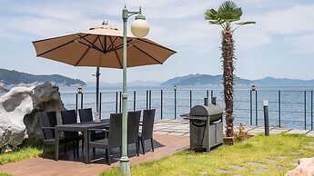 Namhae Orosy Bada Pool Villa & Pension