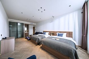 Dali Water Cloud Pavilion Ocean View