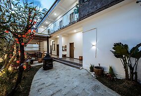 Dali Water Cloud Pavilion Ocean View