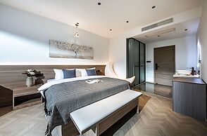 Dali Water Cloud Pavilion Ocean View