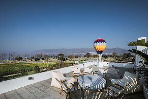 Dali Water Cloud Pavilion Ocean View