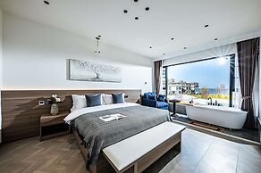 Dali Water Cloud Pavilion Ocean View