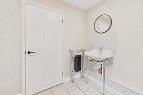 Host Stay Dame Alice Street