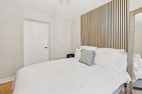 Host Stay Dame Alice Street
