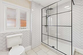 Host Stay Dame Alice Street