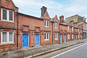 Host Stay Dame Alice Street