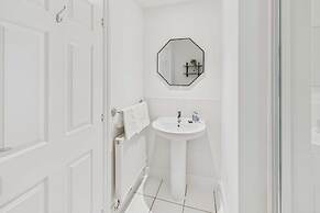 Host Stay Clearwell Gardens