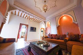 Luxurious Aghmat Villa With Private Pool and Panoramic Mountain Views