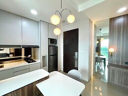 Lush Lakeside - Citra Luxury Apartments