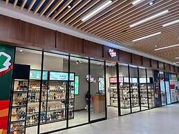 Green Sedayu Apartment by Emily