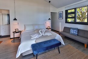 Sublime Tahiti Beach Retreat