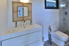 Sublime Tahiti Beach Retreat