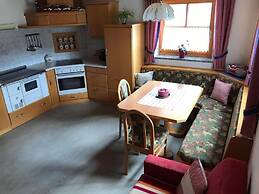 Charming Apartment in Goldegg, Austria - Mountain Views & Private Entr