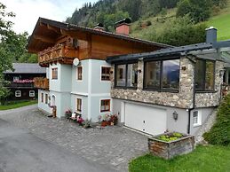 Charming Apartment in Goldegg, Austria - Mountain Views & Private Entr